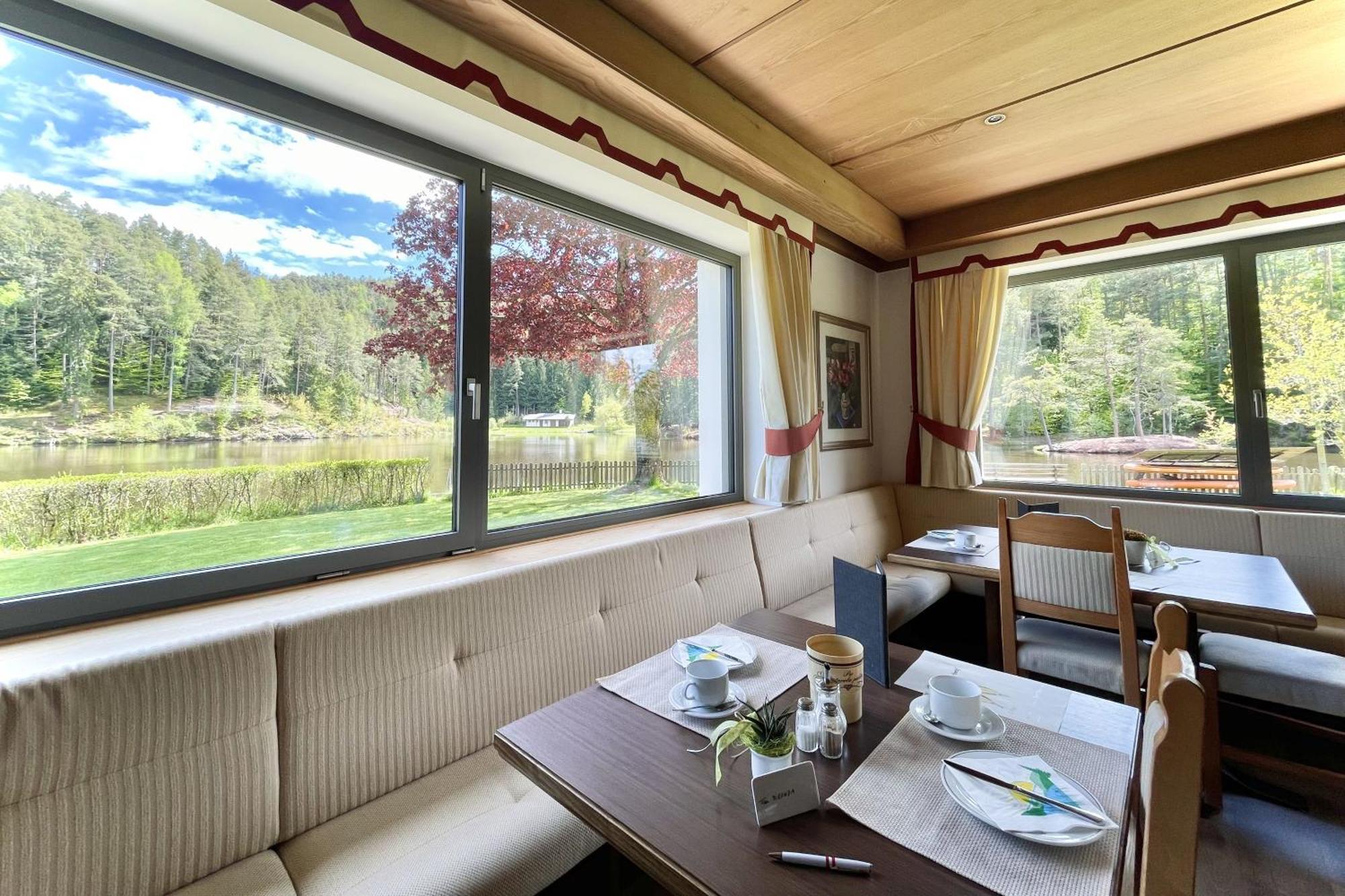 Hotel Am Wolfgrubenersee โซปราบอลซาโน ภายนอก รูปภาพ